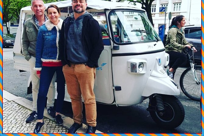 1 hour in Tuk Tuk to access the famous viewpoints of Lisbon - Tuktuk comfort: vintage charm or 100% electric ease