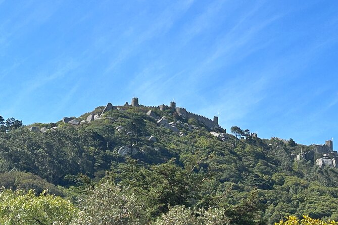1 Hour Sightseeing Tour in Sintra with Tuktuk - Stop 1: Fonte da Sabuga and Sintra’s mountain-water story