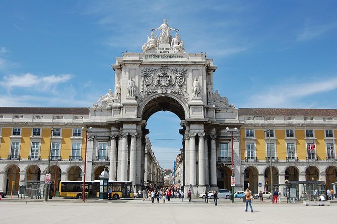 1 to 8 person private tour of Lisbon & Belém & Jerónimos - Alfama on foot: the “get lost” part (with time to enjoy it)
