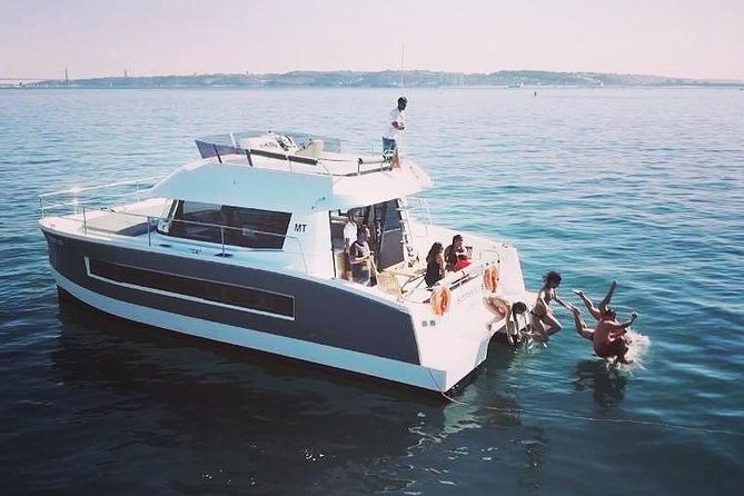 1H power catamaran up to 18 people in Lisbon - Key points before you go