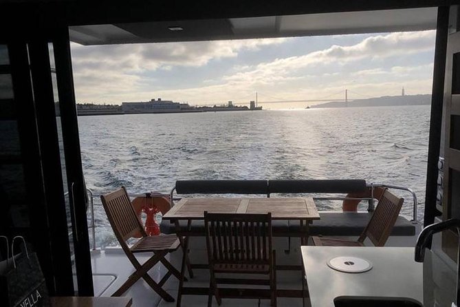 1H power catamaran up to 18 people in Lisbon - The vibe: private, on-time, and made for groups