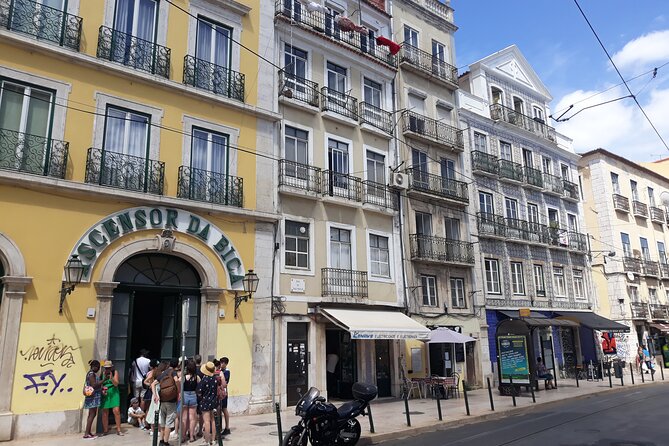 2-hour city tour of Lisbon's highlights - Chiado’s poet quarter and Fernando Pessoa’s footsteps