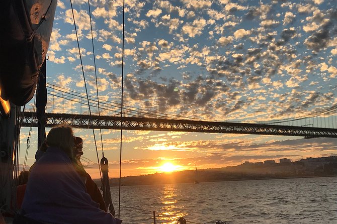 2 Hour Lisbon Sunset and Wine Sailing Tour - The route and landmarks: what you’ll actually see from the water
