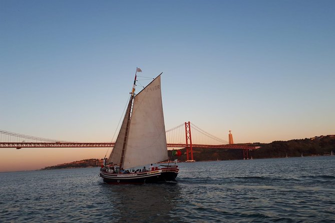 2-Hour Lisbon Traditional Boats Sunset Cruise with White Wine - Where you meet and how you avoid the “wrong dock” headache