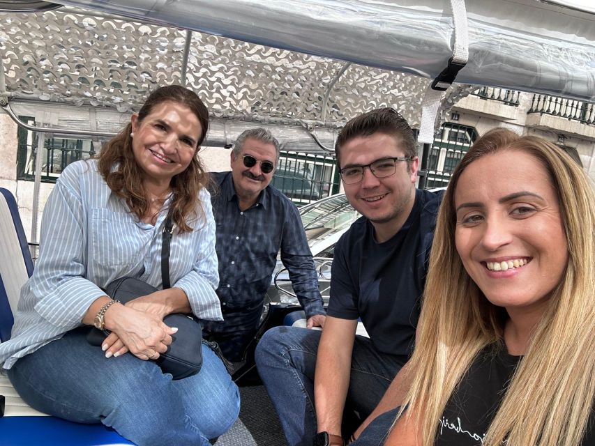 2-hour tour around Lisbon - Santa Luzia and Portas do Sol: the photo-stop strategy that works