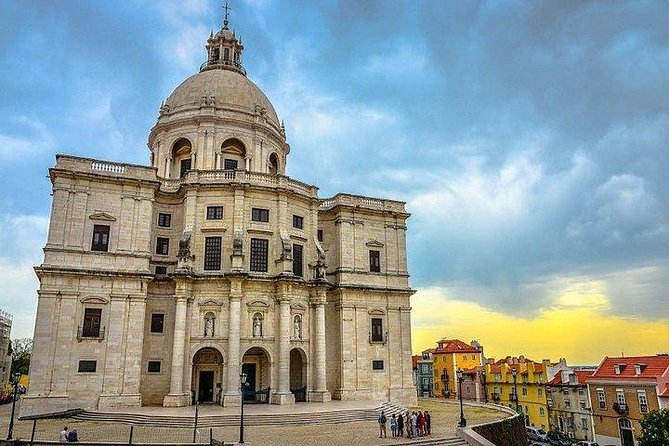 2 Hour Tuk Tuk Tour of the Old Town it will make you fall in love - Stop 3: Miradouro Das Portas do Sol, Lisbon’s classic postcard moment