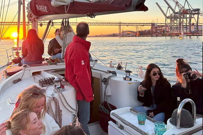2 Hours Private Sailing Tour with Wine and Snacks - The discovery monument: history from the Tagus River