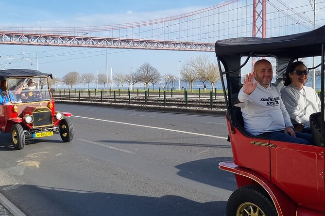 2h Classic Tuk: Discover Lisbon’s Hidden Treasures - Downtown Lisbon Contrast: Elevador de Santa Justa, Praca Dom Pedro IV, and Baixa