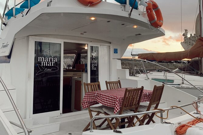 2H Lisbon Private Luxury Catamaran Tour with Welcome Drink - The Welcome Drink and the Crew Atmosphere