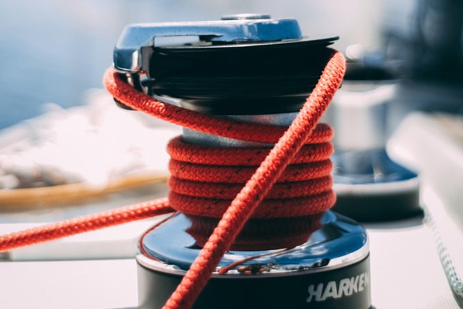 2h Private Group - Exclusive Boat Tour with Local Sailors - Welcome Drinks and the No-Outside-Anything Rule