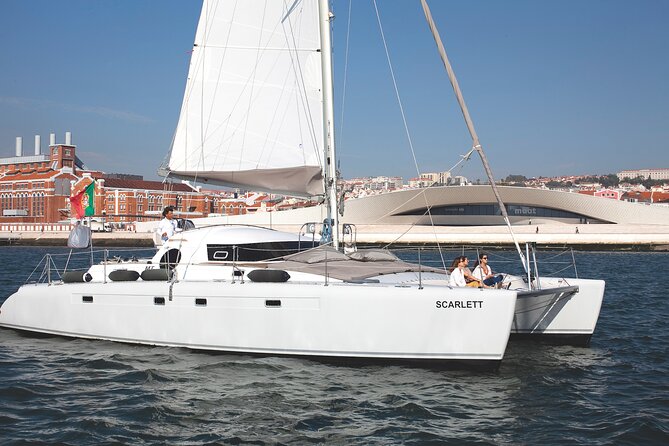 2H Tour on a Private Sailing Catamaran "Scarlett" up to 16 people - Scarlett Catamaran on the Tagus: A 2-Hour Lisbon Reset