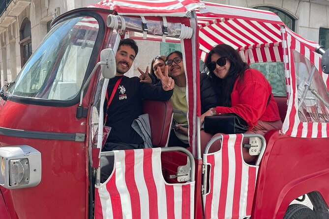 2h Tuk Tuk Private Tour of Belém in Lisbon - Stop 1: Pastéis de Belém, warm pastries and the right first bite