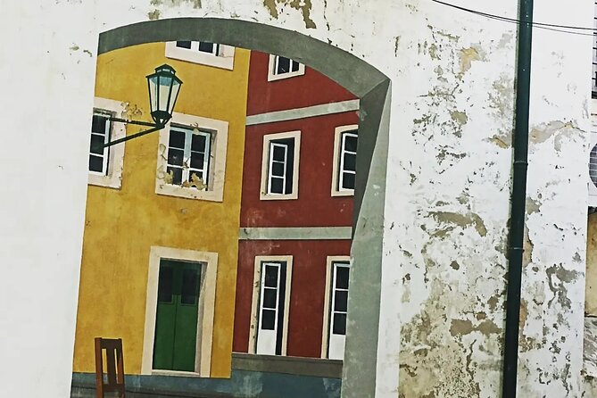 2H Tuk Tuk Tour Central Lisbon - Graça street art: tiles, narrow alleys, and a 2021 turning point