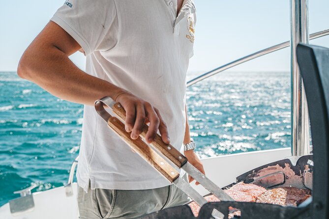 3 Hours Private Tour with Dives in Catamaran in Lisbon - Sailing to the bay and anchoring: when the deck becomes your best seat