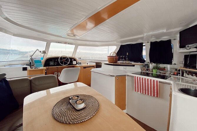 3 Hours Private Tour with Dives in Catamaran in Lisbon - Price and value: what $626.18 per group covers