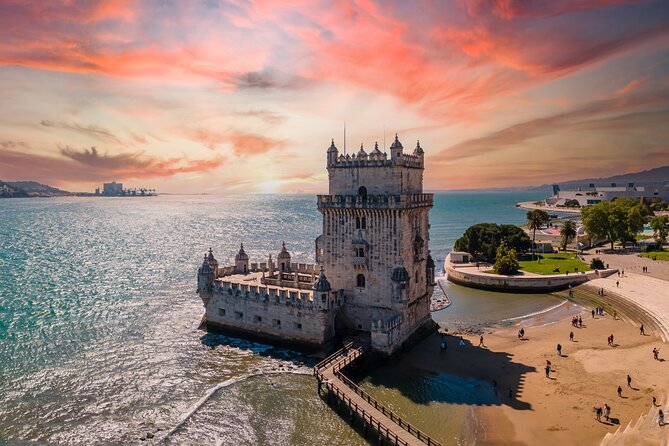 360º Lisbon: Helicopter Flight, Boat Trip and Old Town Walking - Timing, small groups, and why logistics can make or break the day