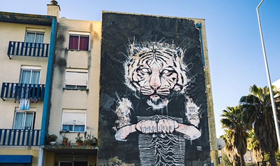 3h Street Art Tuk Tuk Tour Free Pickup - How a 3-Hour Street Art Tuk Tuk Tour Moves Through Lisbon