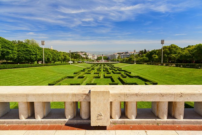 4-Hour Private Lisbon Highlights Tour - Padrão dos Descobrimentos: Portuguese Discoveries in One Monument