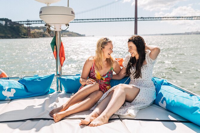 4 Hours Private Tour with Dives in Catamaran in Lisbon - A 4-hour private catamaran day from Doca de Belém