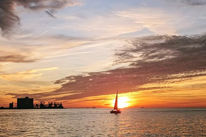 4h Exclusive Sail in Lisbon: Your Private Escape - Castelo de S. Jorge: Alfama’s hilltop drama from the river