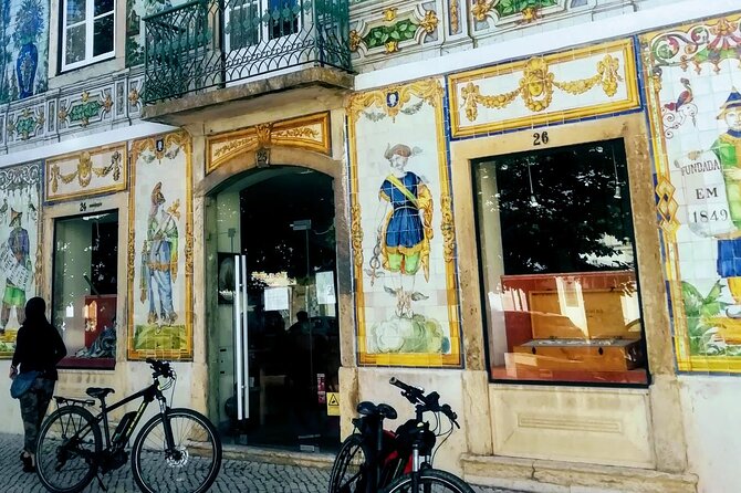 7 Hills and 14 Viewpoints - Lisbon E-Bike Tour - Mercado de Santa Clara: market energy and a bigger historical backdrop