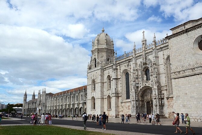 A Journey Through Lisbon - Classic Tour - Hotel Pickup and a Private Van With Wi-Fi