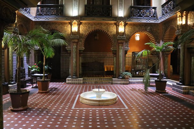 A True Taste of Lisbon: Portuguese Tapas, Wine & Surprise Drink - Walking Style: What to Expect From This Night’s Movement