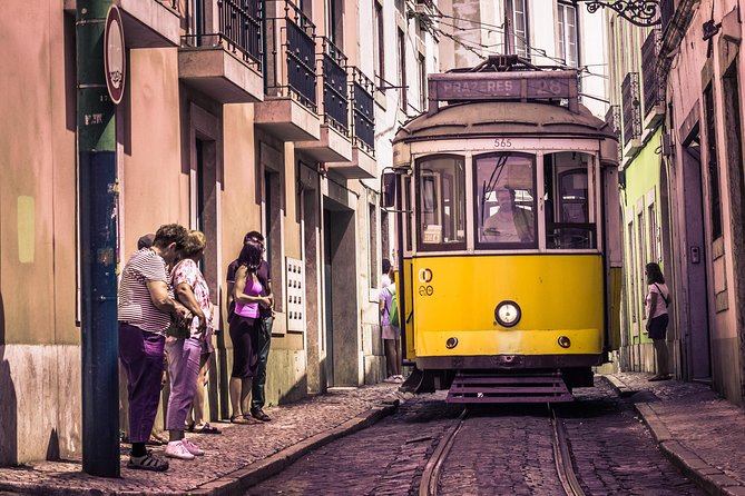 Alfama Photo Walk – Lisbon Photography Experience Led by a Local - Stop 2: Graça & São Vicente—Trams in Motion Plus Architecture