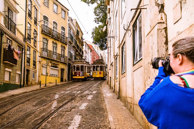 Alfama Photo Walk – Lisbon Photography Experience Led by a Local - Stop 5: Lisbon Cathedral for Dramatic Light and Architectural Close-Ups