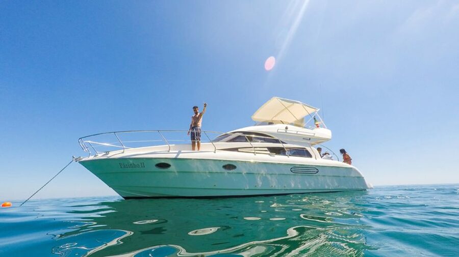 Arrábida Full-Day Yacht Tour from Lisbon - The guides and skipper: why their vibe affects your whole day