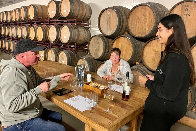 Arrábida Wine Tour - 3 Wineries, Traditions & Views from Lisbon - Azeitão lunch and free time: use it well