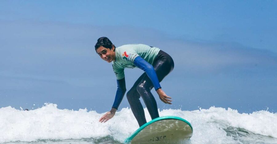 Aulas de Surf/Surf Lesson - Lisboa - The 2-Hour Lesson: Theory, Warm-Up, Surf, Stretch