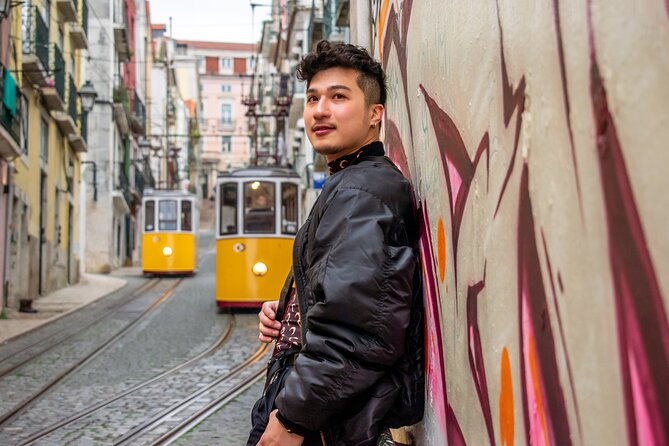 Authentic Photo Experience in Lisbon with a Local Photographer - Meeting at Largo Portas do Sol: how the session starts