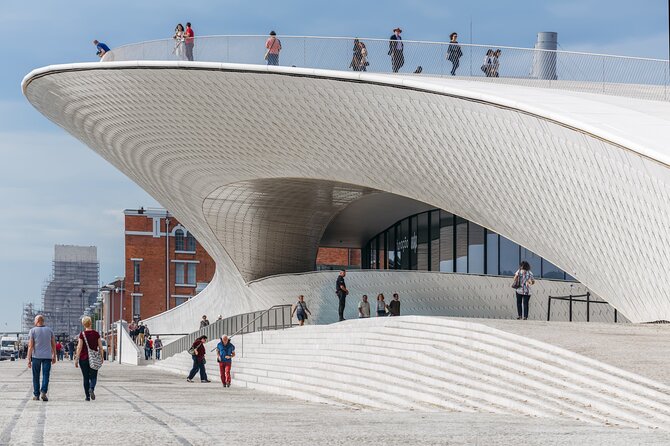 Belem Private Day Trip: History, Heritage & Local Tasting - Plaza stops and orientation: Praça Afonso de Albuquerque + a quick reset