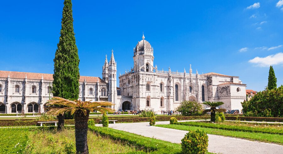 Belém Walking Tour + Jerónimos Monastery Ticket - Should you book the Belém Walking Tour + Jerónimos ticket?