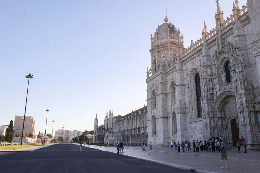 Belém Walking Tour + Jerónimos Monastery Ticket - Jerónimos Monastery with priority access and Vasco da Gama’s tomb