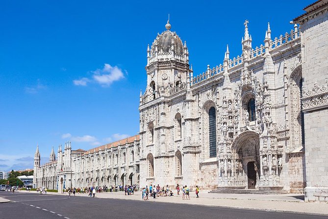 Belém Walking Tour & Lisbon’s Riverside Treasures - Stop 1: Afonso de Albuquerque Square and the ground you stand on