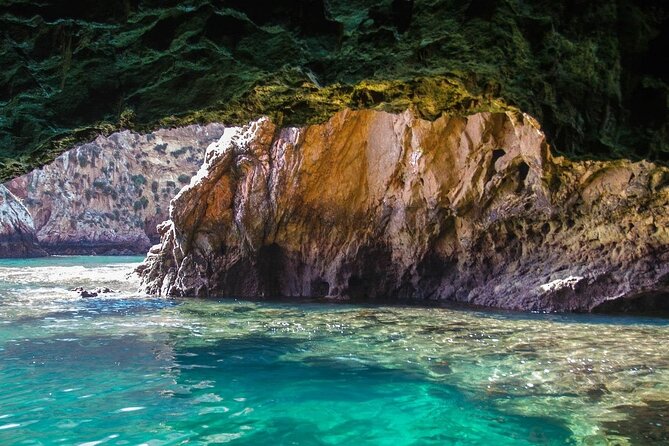 Berlenga Grande Island Private Tour from Lisbon - The Farol da Berlenga boat trip: fast water, big views, real motion