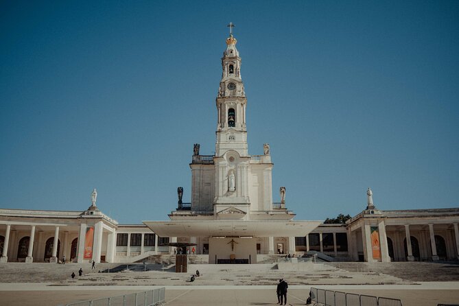 Best Fátima, Óbidos, Nazaré & Batalha Tour From Lisbon - Fátima: Basilica, Chapel of Apparitions, and Sanctuary Square