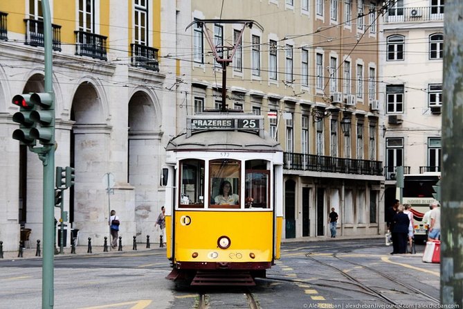 Best of Lisbon Full Day Private Tour - Viewpoints and Walking: Portas do Sol, Santa Justa, and Castelo de São Jorge