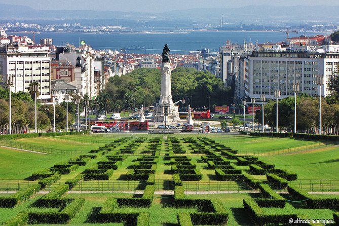 Best of Lisbon Small-Group Tour - Guide Quality Matters: What to Look for on the Day