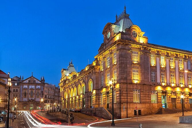 Birthplace of Portugal - Porto Private Tour from Lisbon - Livraria Lello: How to Enjoy 30 Minutes in a Famous Bookshop