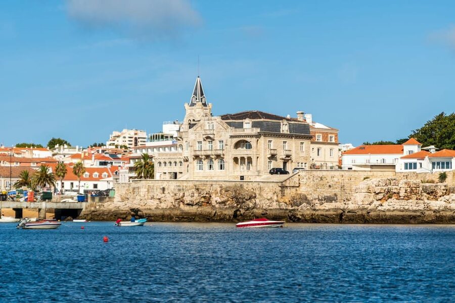 Boat tour: charming Cascais Coast to Lisbon lighthouse - The Tagus River approach: shifting from open sea to Lisbon’s gate