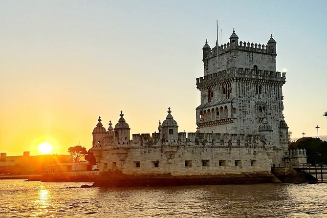 Boat tour in Lisbon with local sailors - The crew matters: friendly, funny, and good at explaining Lisbon