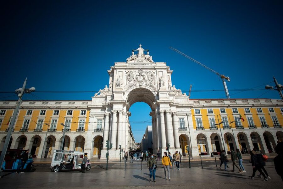 Burguês: Lisbon City Center Private Tuk Tuk Tour - Chiado, Príncipe Real, and Bairro Alto: cafés, theatres, bookshops, and changing moods