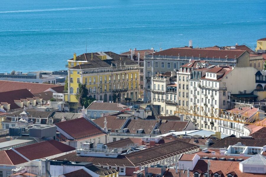 Burguês: Lisbon City Center Private Tuk Tuk Tour - Rua da Bica and the path down toward Parliament