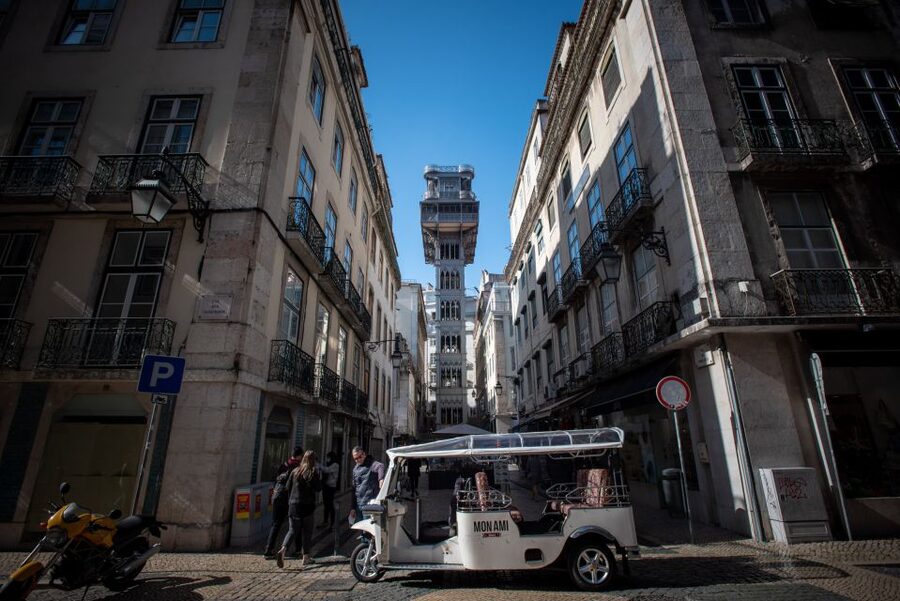 Burguês: Lisbon City Center Private Tuk Tuk Tour - Estrela Basilica and Park: a grand finish with space to breathe