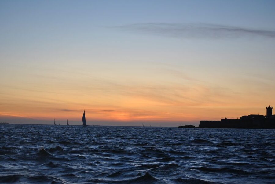 Cascais: 2-Hour Private Luxury Sunset Cruise with a Drink - Getting to Marina de Cascais (Pontoon L) and Board the Yacht