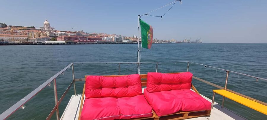 Cascais Coastal Secrets: 90-Minute Cruise with Free Drinks - Why This 90-Minute Cascais Sail Feels Worth Your Time