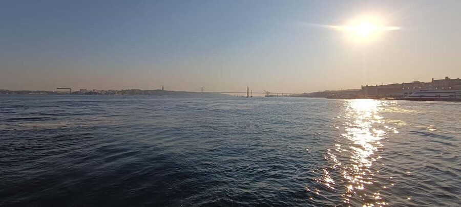 Cascais Coastal Secrets: 90-Minute Cruise with Free Drinks - Boca do Inferno Views: Short Stop, Big Atmosphere